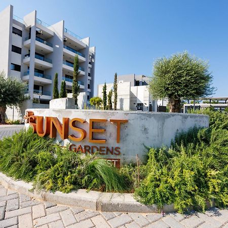Sunset Gardens - Holiday Apartments - By Tlv Living 레메소스 외부 사진