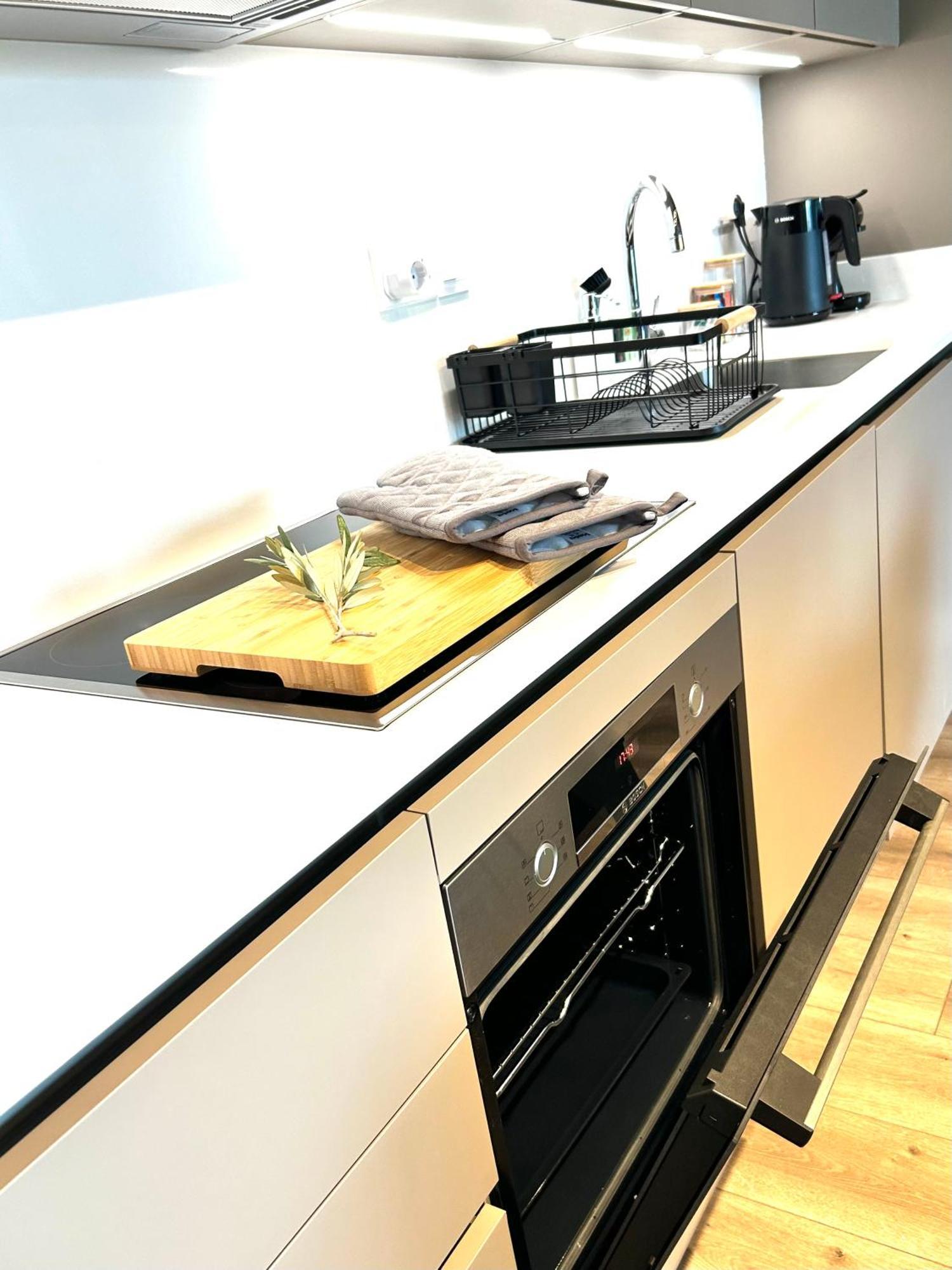 Sunset Gardens - Holiday Apartments - By Tlv Living 레메소스 외부 사진