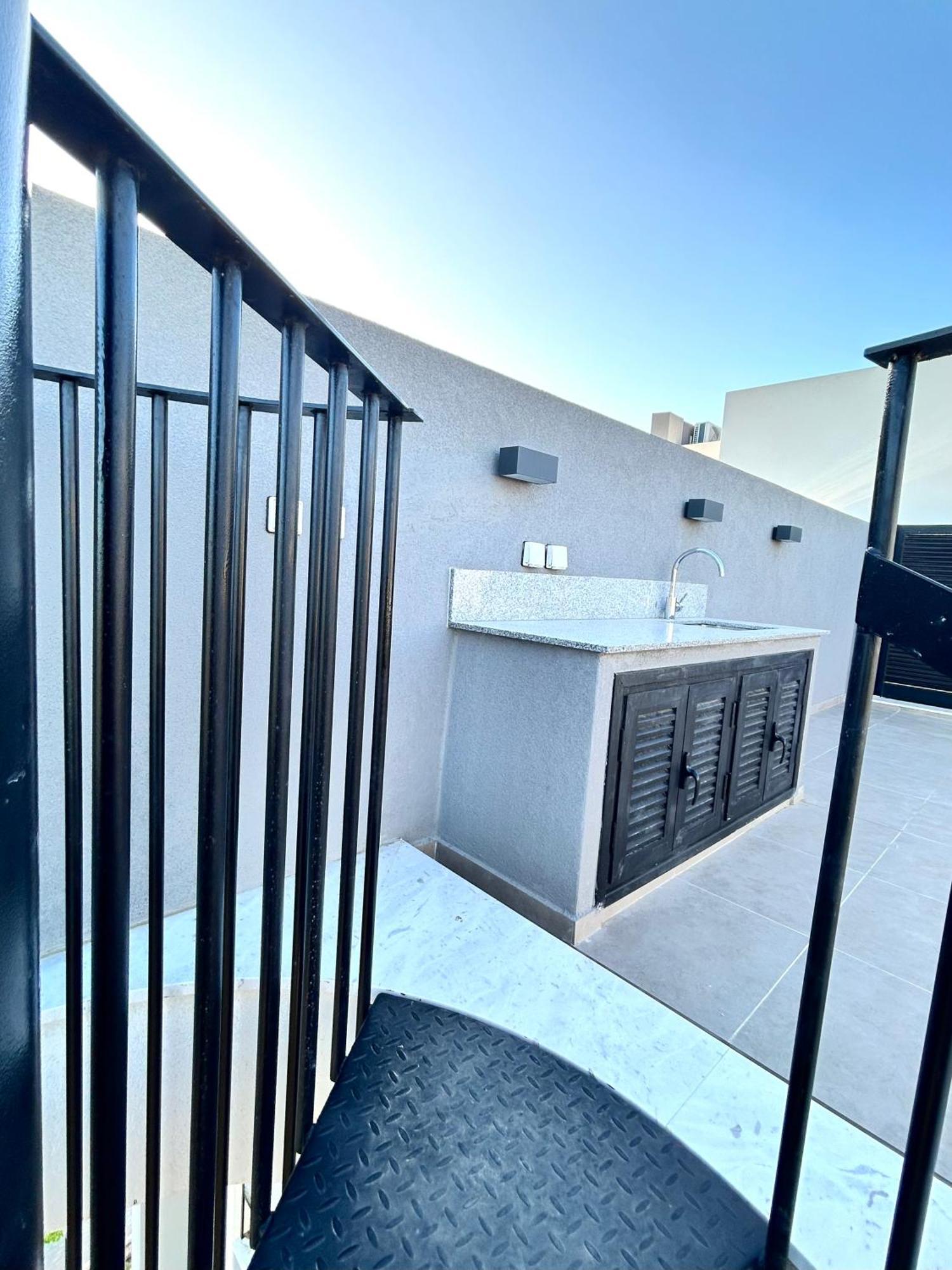 Sunset Gardens - Holiday Apartments - By Tlv Living 레메소스 외부 사진