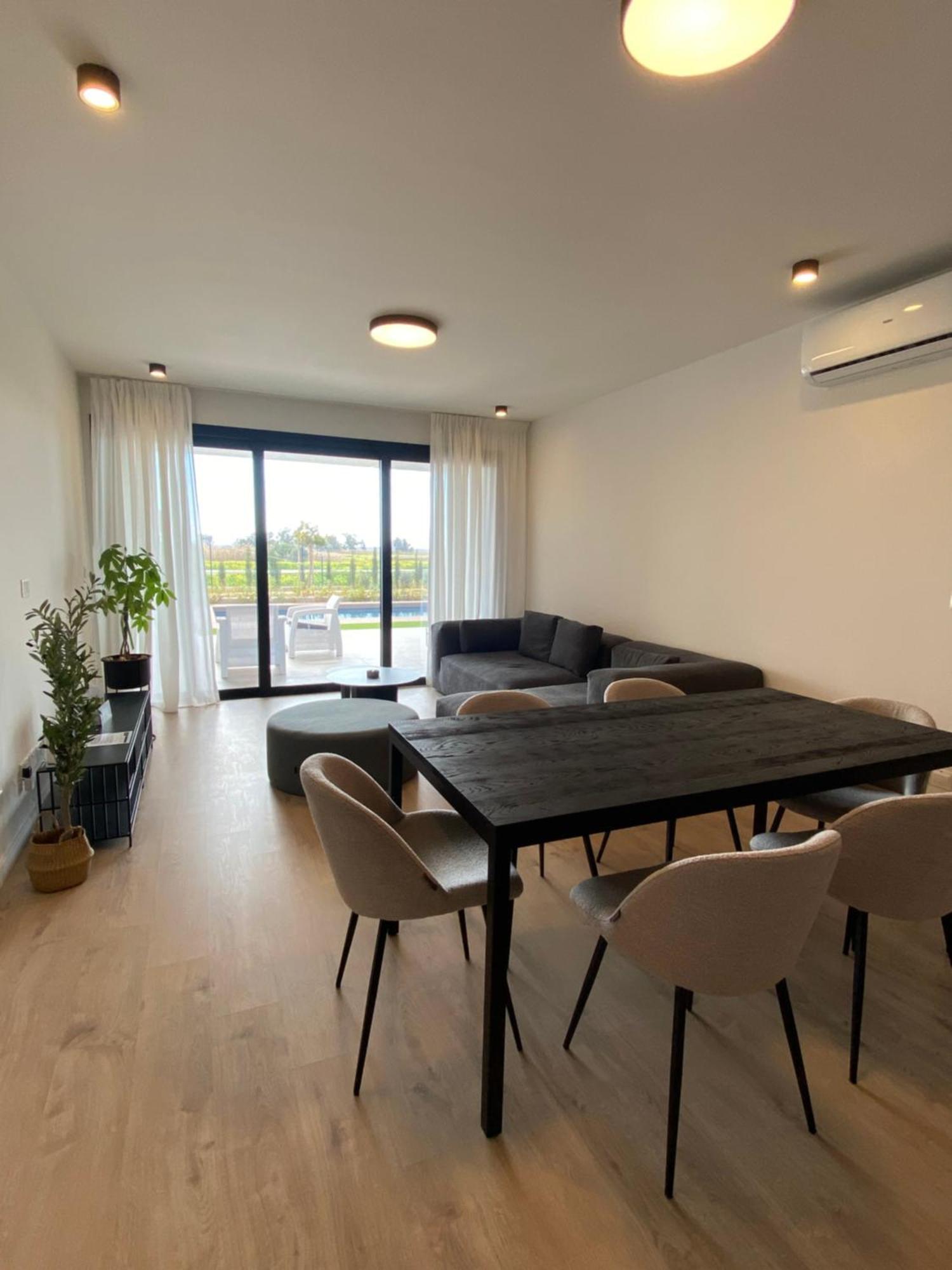 Sunset Gardens - Holiday Apartments - By Tlv Living 레메소스 외부 사진