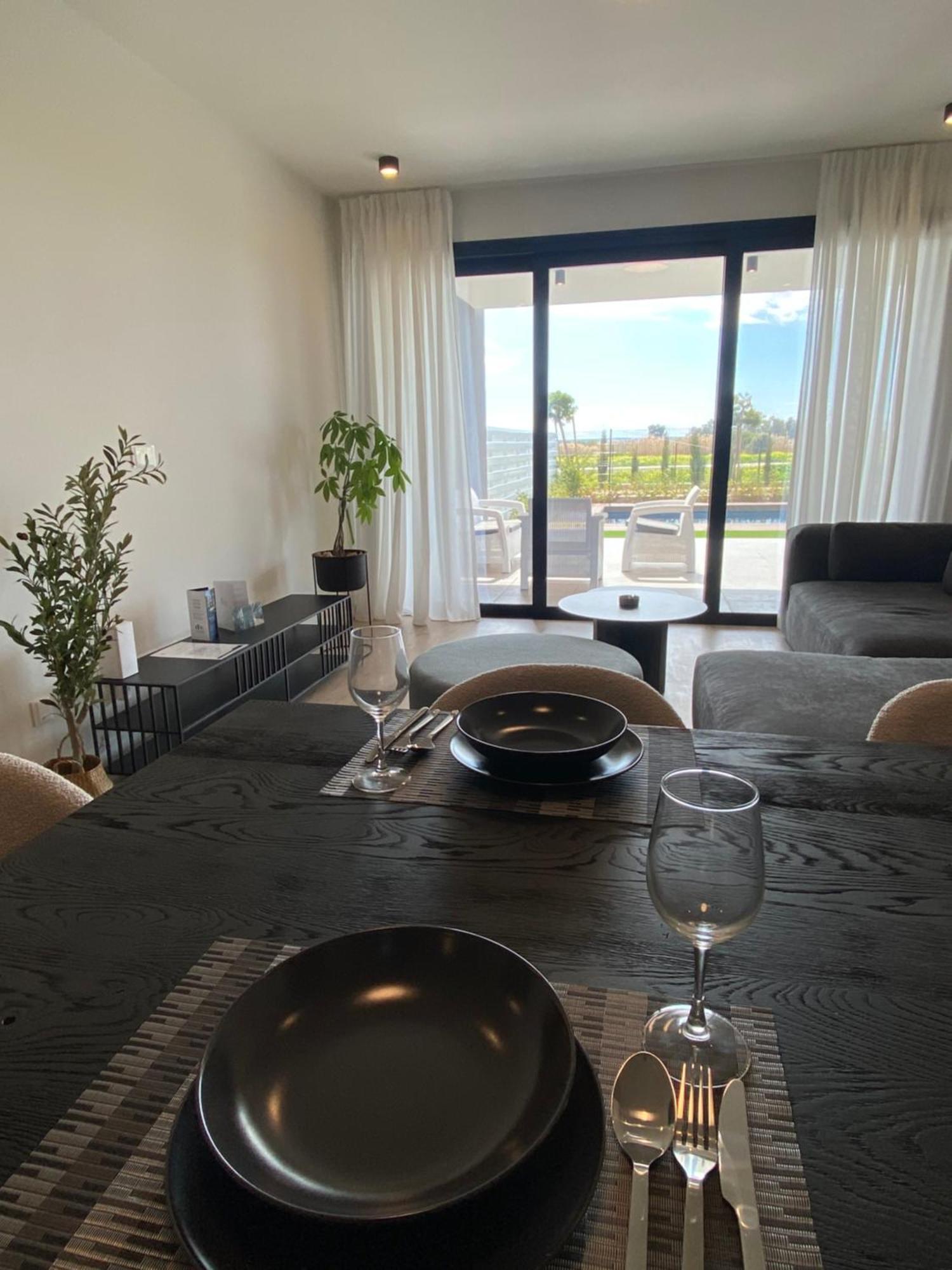 Sunset Gardens - Holiday Apartments - By Tlv Living 레메소스 외부 사진