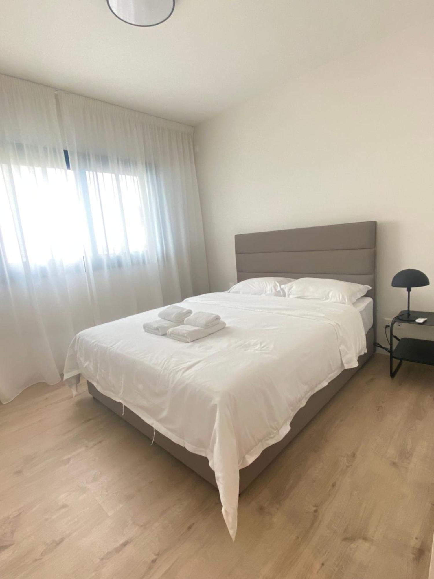 Sunset Gardens - Holiday Apartments - By Tlv Living 레메소스 외부 사진