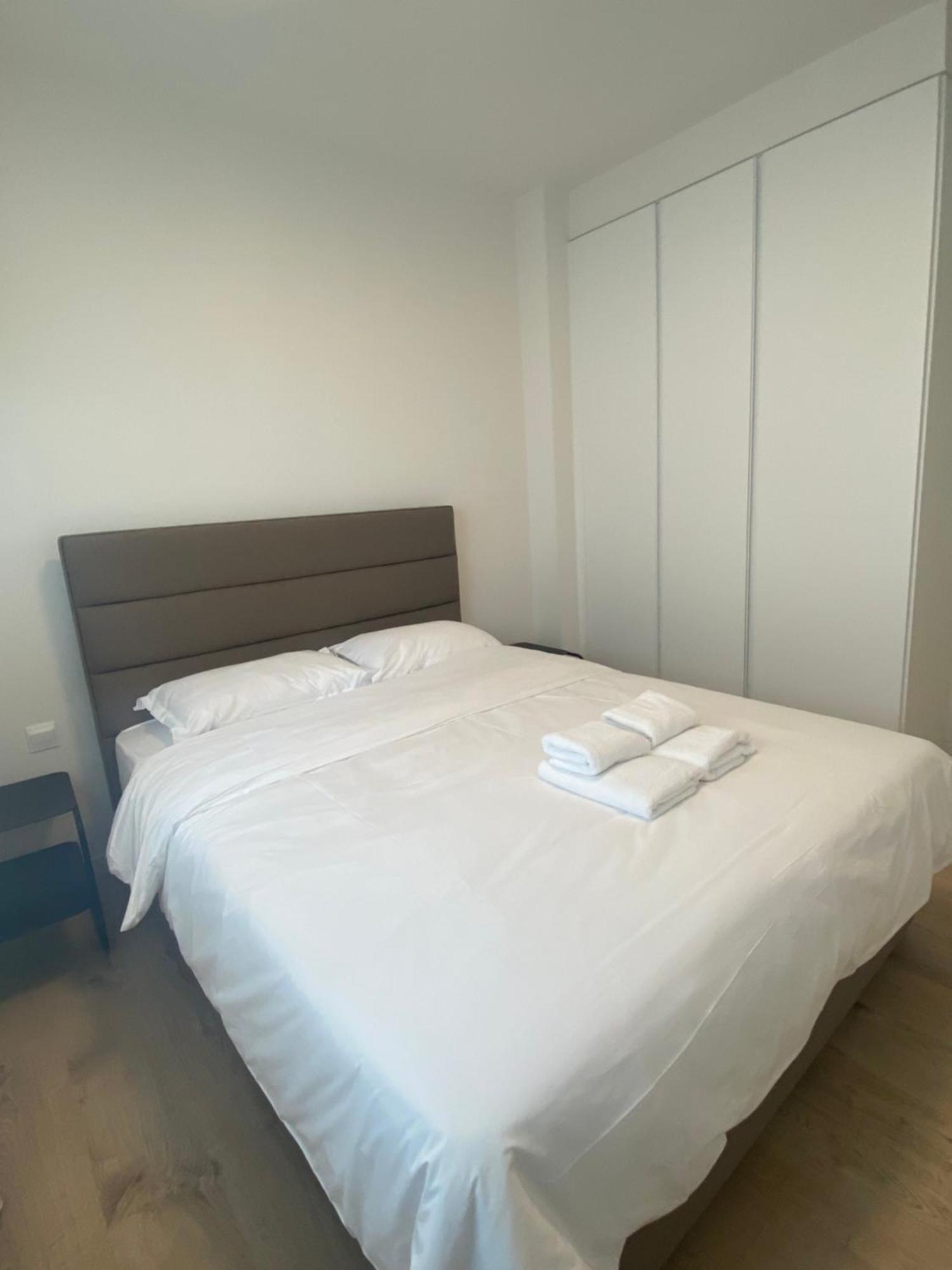 Sunset Gardens - Holiday Apartments - By Tlv Living 레메소스 외부 사진