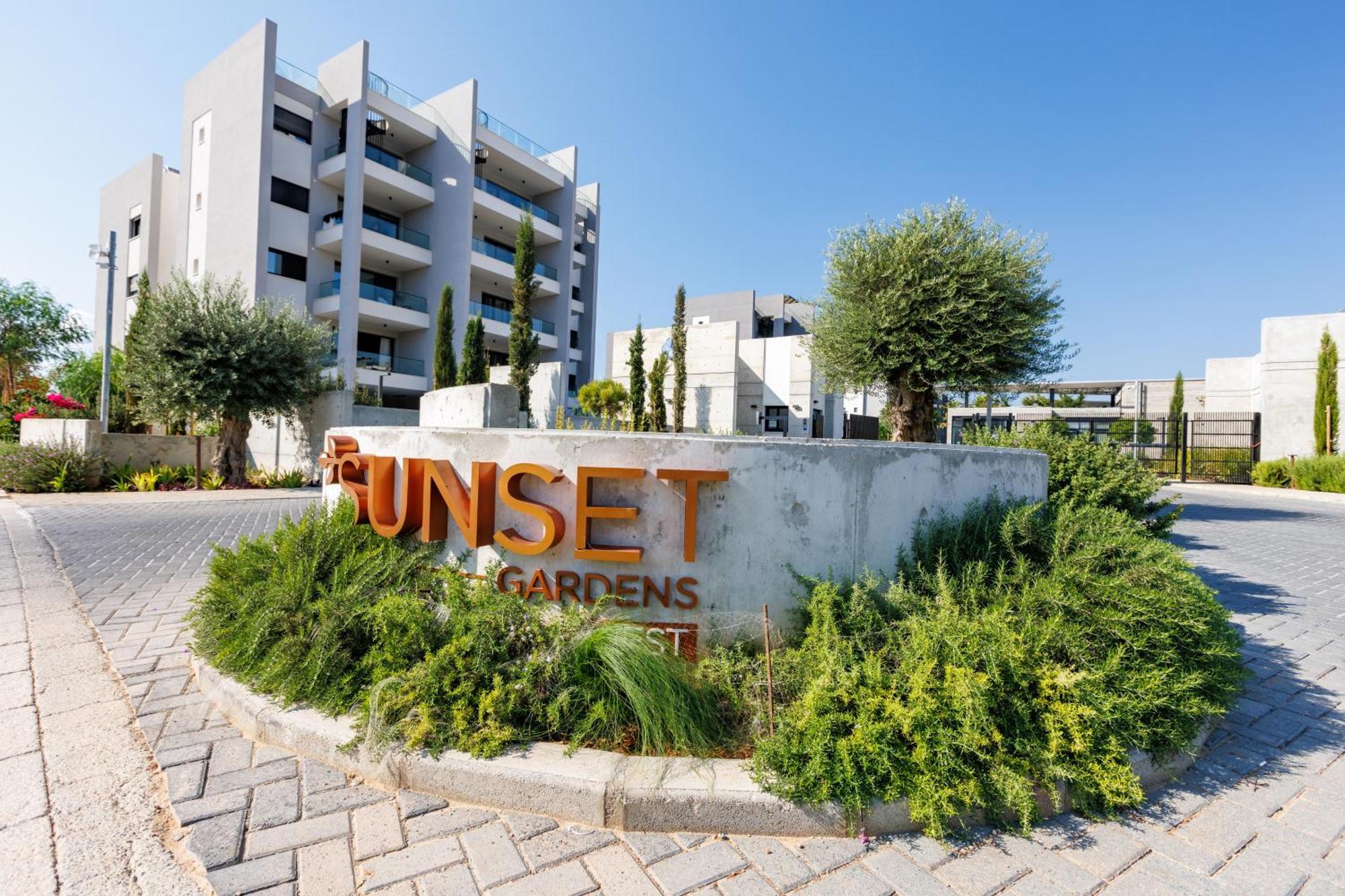 Sunset Gardens - Holiday Apartments - By Tlv Living 레메소스 외부 사진