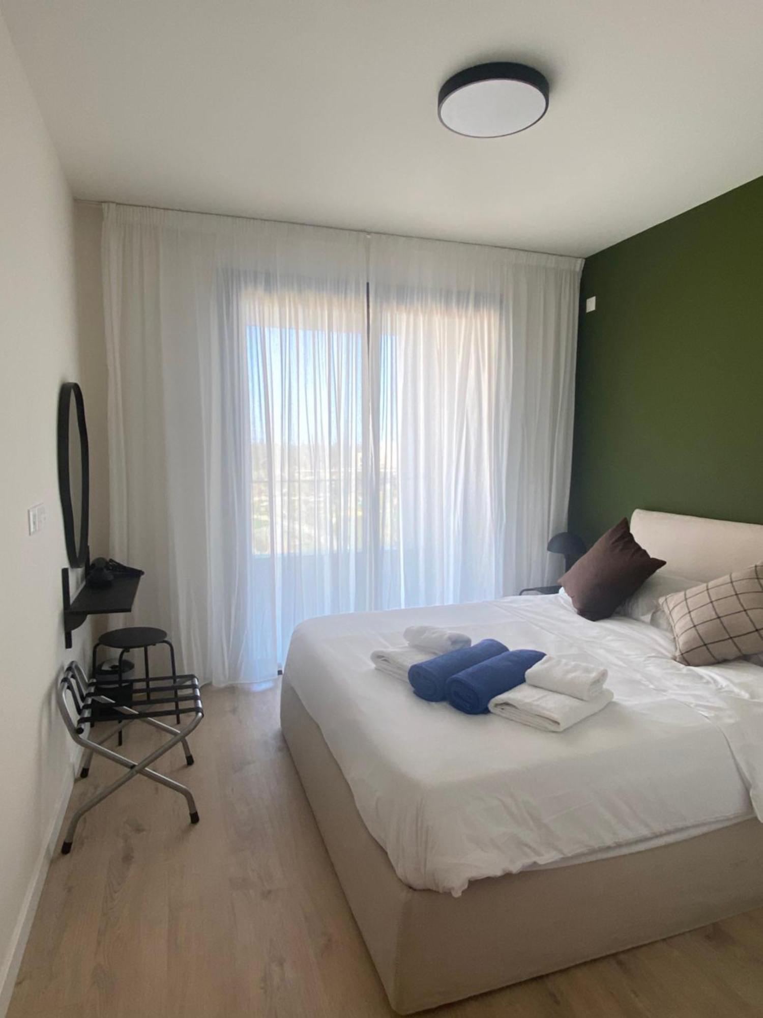 Sunset Gardens - Holiday Apartments - By Tlv Living 레메소스 외부 사진