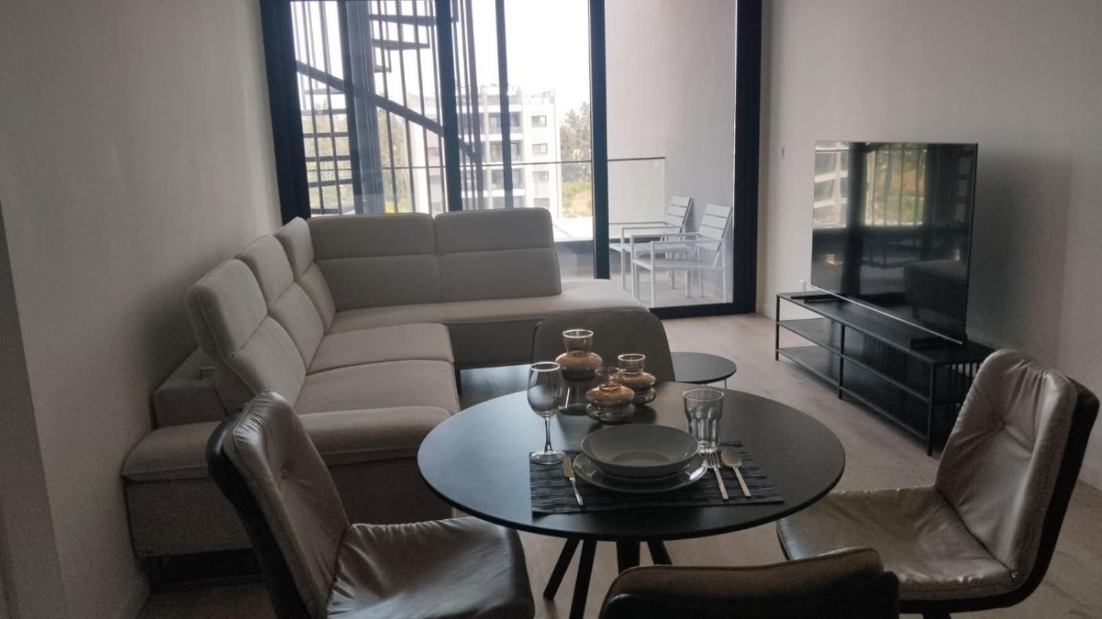 Sunset Gardens - Holiday Apartments - By Tlv Living 레메소스 외부 사진